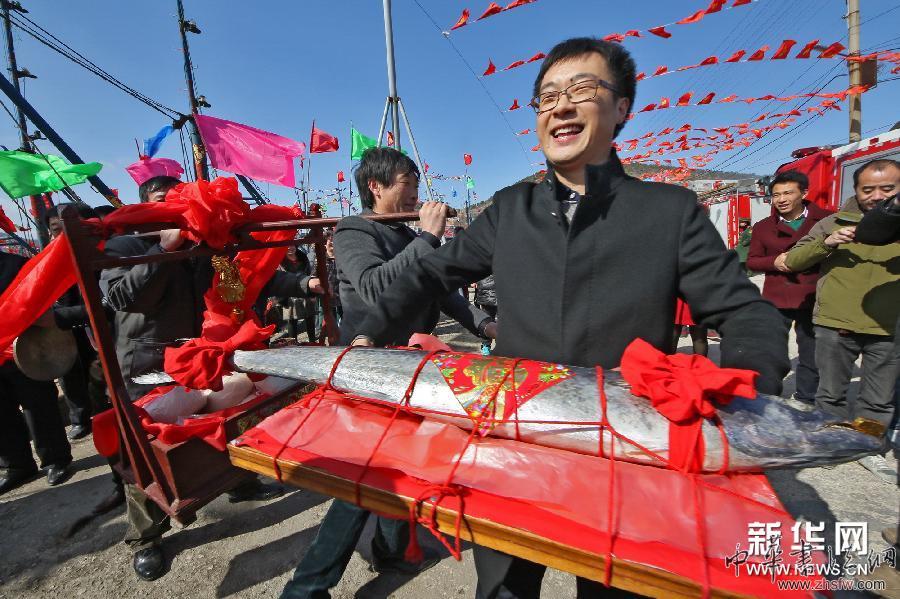 煙臺(tái)漁民歡慶漁燈節(jié) 圖