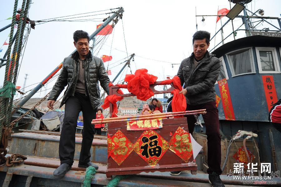 煙臺(tái)漁民歡慶漁燈節(jié) 圖