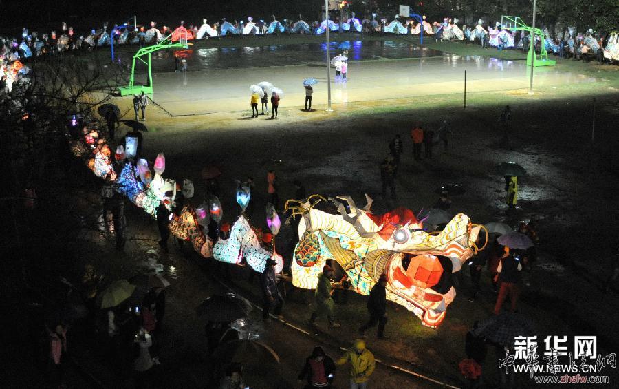 （晚報(bào)）（1）福建連城：游大龍 鬧元宵