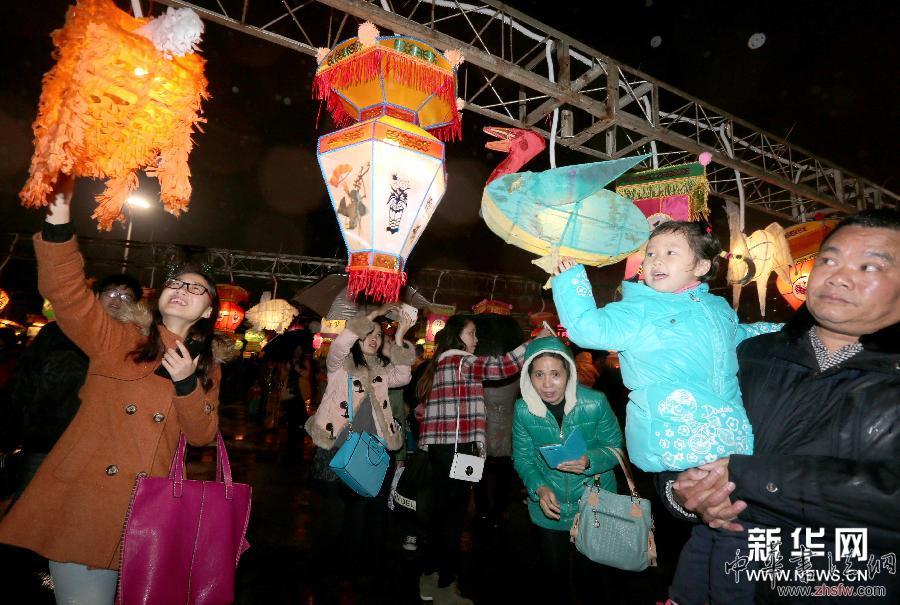 （晚報）（1）花燈點亮南寧