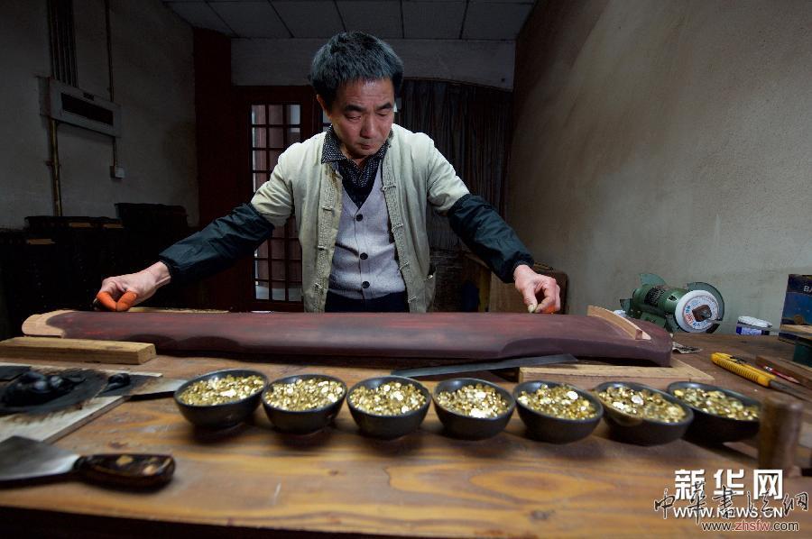 龍人古琴:奏響古典與現(xiàn)代“協(xié)奏曲” 圖 (文化)(1)龍人古琴:奏響古典與現(xiàn)代“協(xié)奏曲”