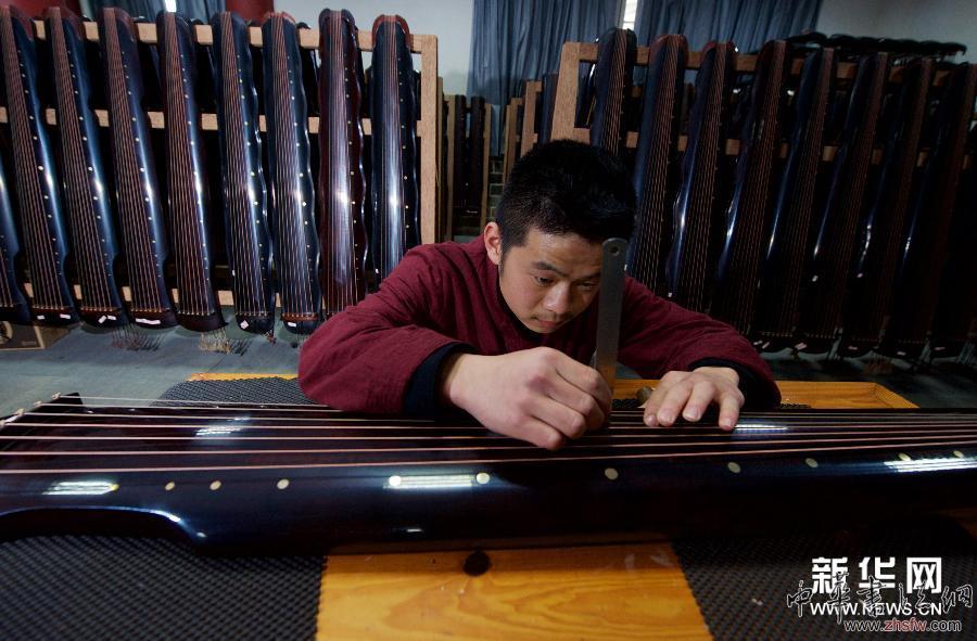 龍人古琴:奏響古典與現(xiàn)代“協(xié)奏曲” 圖 (文化)(4)龍人古琴:奏響古典與現(xiàn)代“協(xié)奏曲”