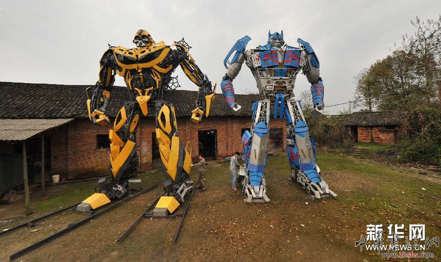 （XHDW）（3）湖南農(nóng)民用廢舊汽車打造&ldquo;變形金剛&rdquo;致富