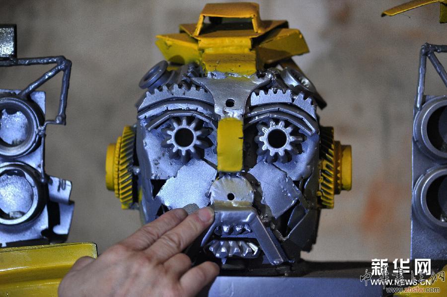 （XHDW）（9）湖南農(nóng)民用廢舊汽車打造&ldquo;變形金剛&rdquo;致富