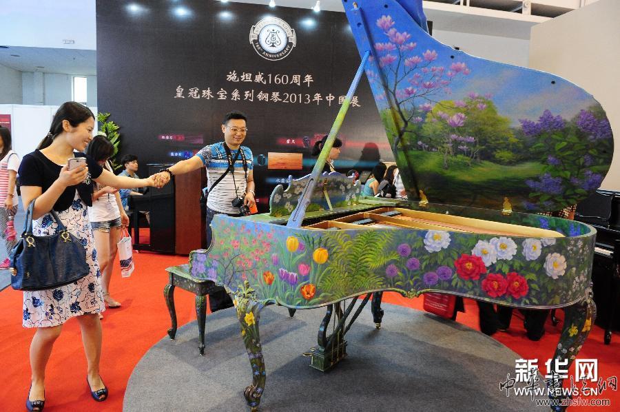 2013年北京奢侈品展舉行 圖 (晚報)(1)2013年北京奢侈品展舉行