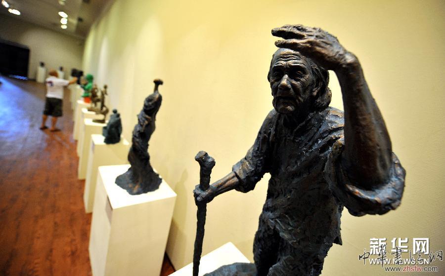 （晚報）（1）精品雕塑椰城亮相 