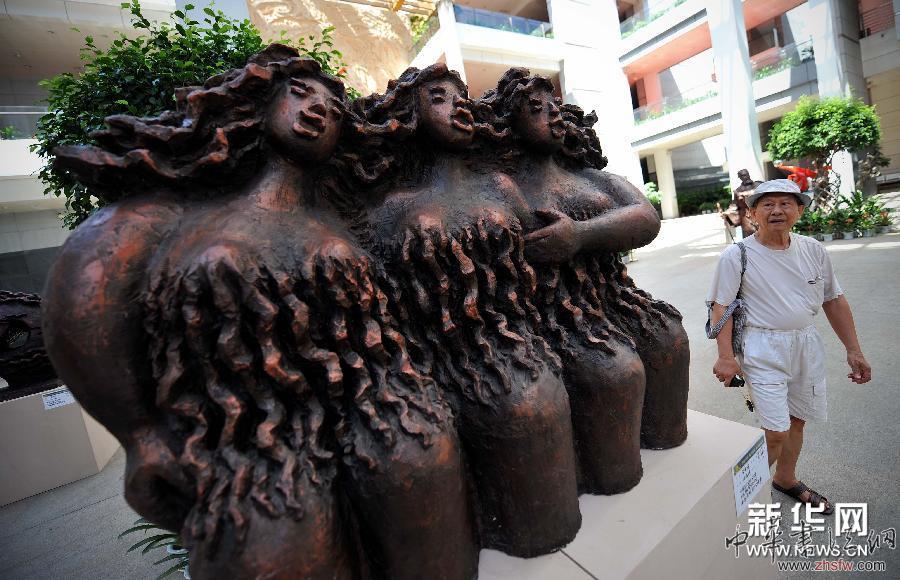 （晚報）（2）精品雕塑椰城亮相 