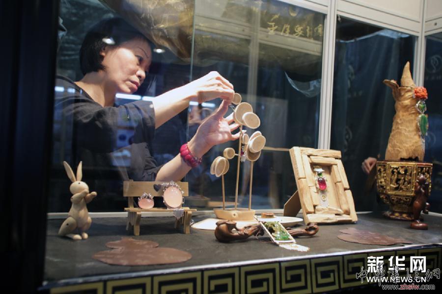 （服務(wù)專線）（1）北京夏季珠寶展開幕