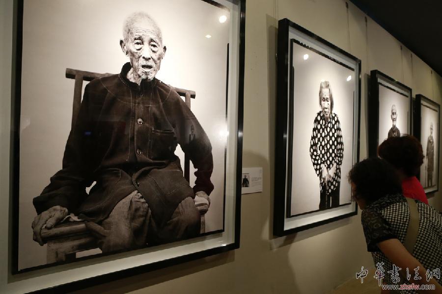 （晚報(bào)）（1）為失散老紅軍&ldquo;塑&rdquo;像