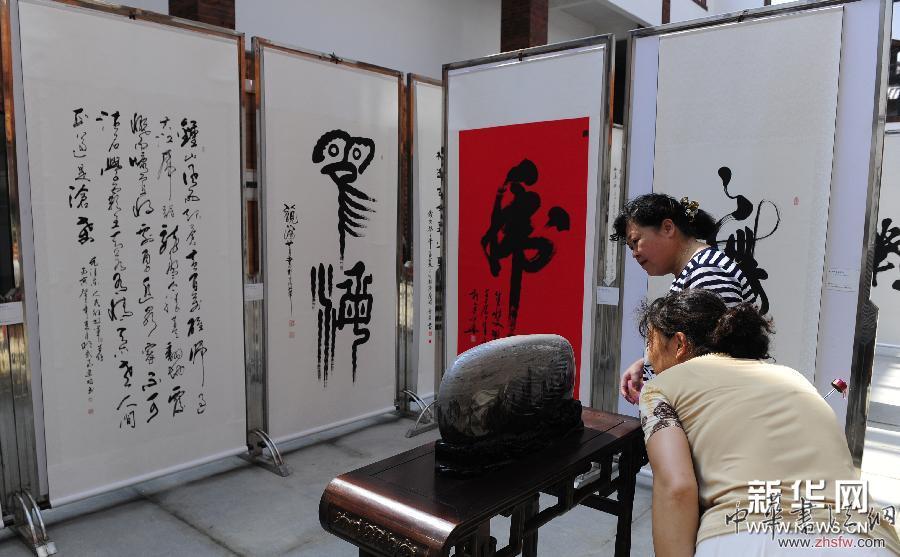 （晚報）（1）南水北調(diào)印象書畫攝影奇石展開展