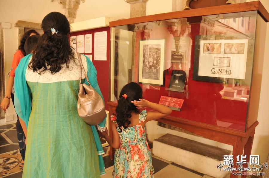 “甘地眼鏡”在印度烏代布爾展出 圖 (國際)(1)“甘地眼鏡”在印度烏代布爾展出