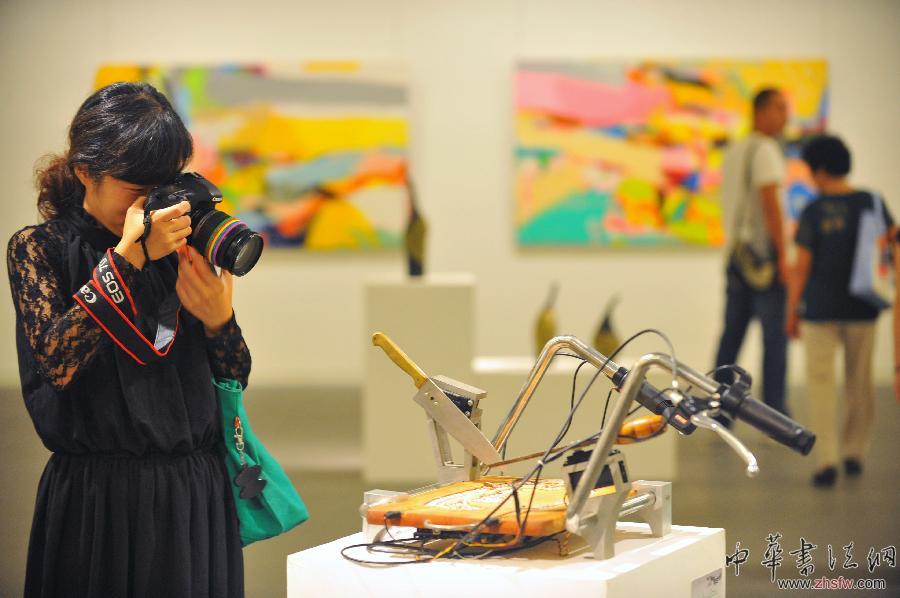 天津藝術青年展現(xiàn)“夢想與未來” 圖