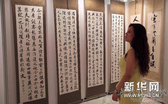 （新華網(wǎng)）紀(jì)念毛澤東誕辰120周年系列書畫作品巡展在北京舉行