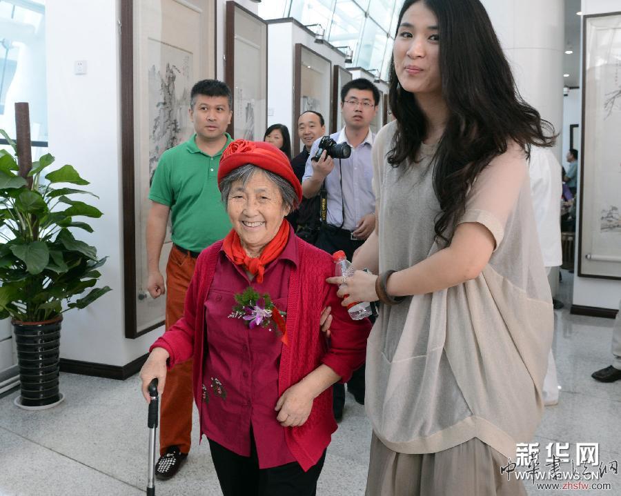 （文化）（3）張大千書畫作品展在鄭州舉行