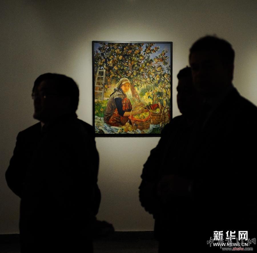 （新華網(wǎng)）（1）畫家潘義奎在莫斯科舉行個(gè)展