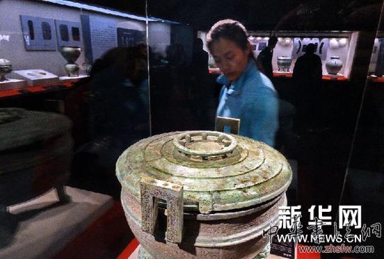 （晚報）（2）楚風(fēng)漢韻&mdash;&mdash;南陽文物展在京開幕