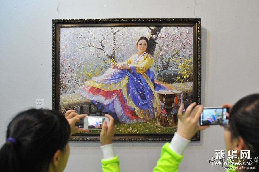 （文化）（2）朝鮮藝術(shù)家美術(shù)精品展在昆明舉行