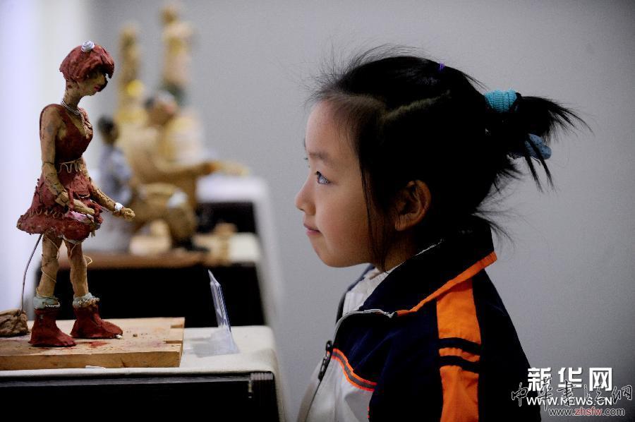 沈陽(yáng)舉行中小學(xué)生陶藝雕塑作品展 圖