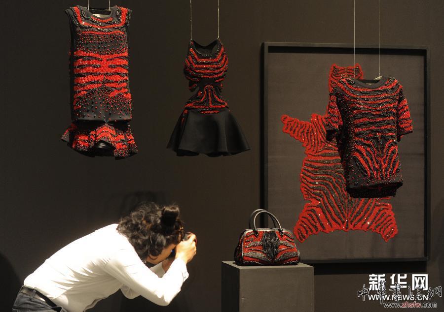 （晚報）（2）法國藝術家創(chuàng)新刺繡藝術品在京展出