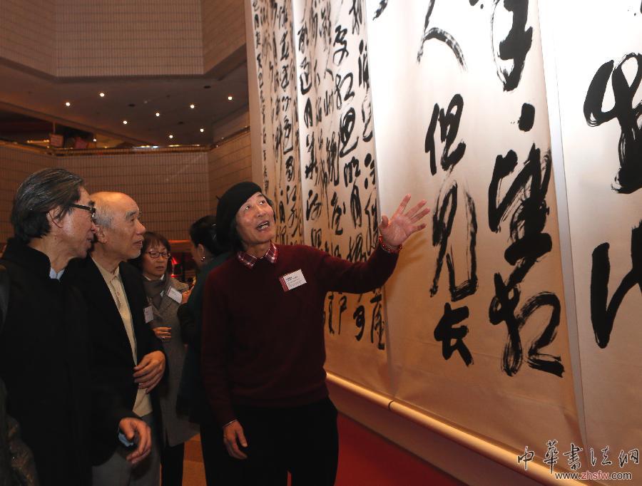 王冬齡巨型書法作品《春江花月夜》在香港展出 圖 (XHDW)(1)王冬齡巨型書法作品《春江花月夜》在香港展出