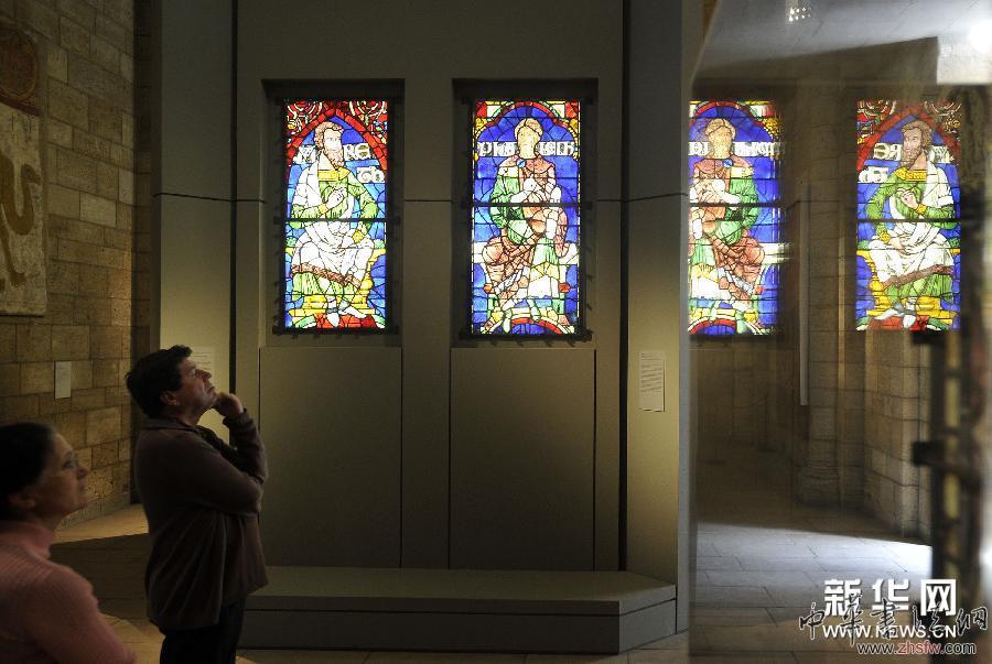 （晚報(bào)）（1）古典彩繪玻璃藝術(shù)展在紐約舉行