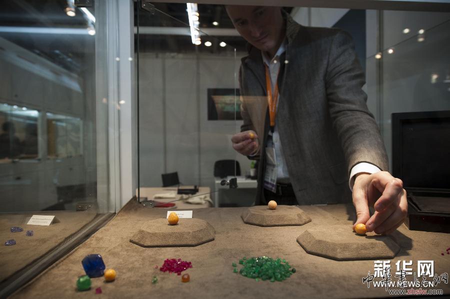 （經(jīng)濟）（1）香港國際鉆石、寶石及珍珠展開幕