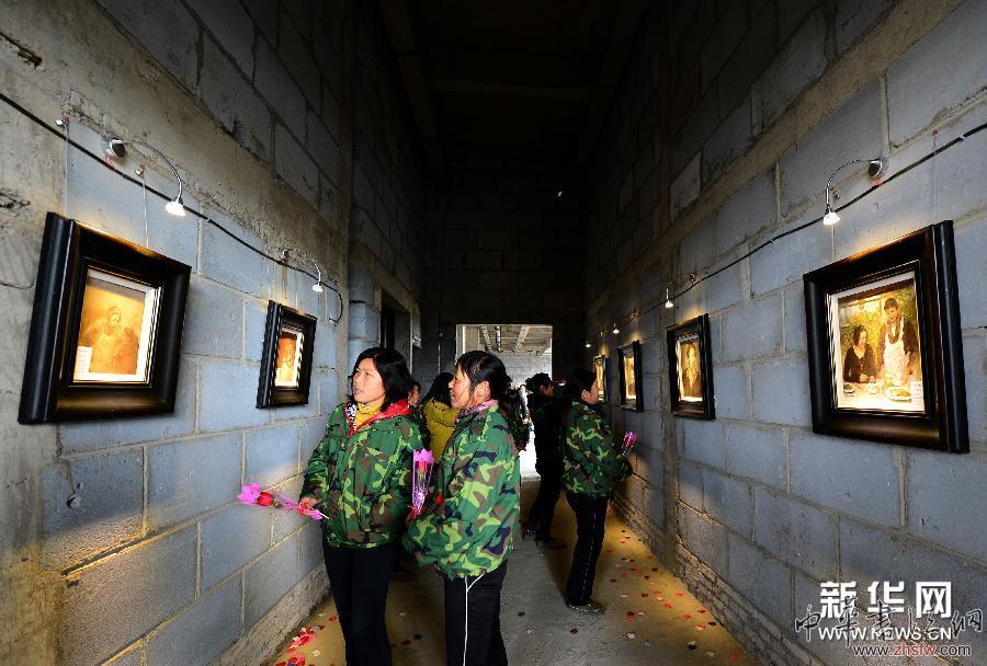 工地上的畫(huà)展 圖 (晚報(bào))(1)工地上的畫(huà)展