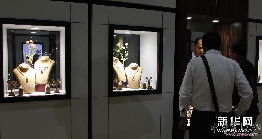 （晚報）（3）第22屆阿布扎比國際珠寶和名表展舉行