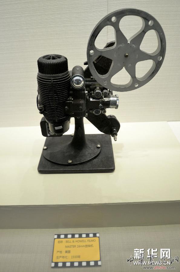 河北邯鄲農(nóng)民收藏家展映老電影 圖