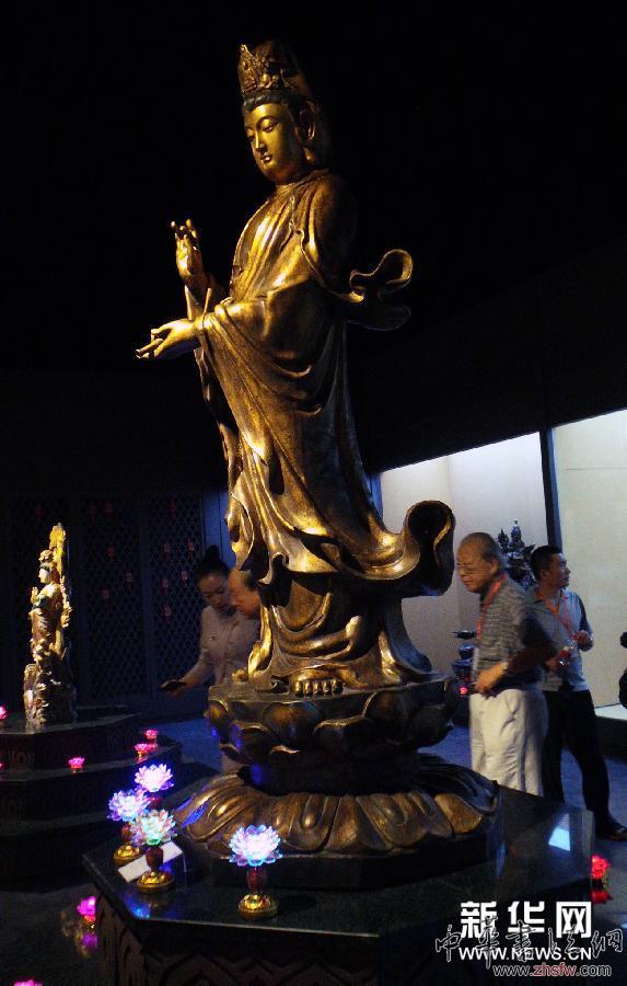 （晚報）（1）大連首屆文化藝術(shù)品收藏展開展