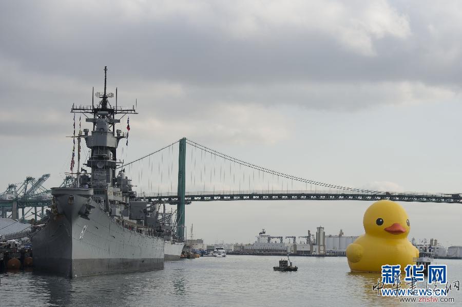 （國際）（3）大黃鴨現(xiàn)身洛杉磯