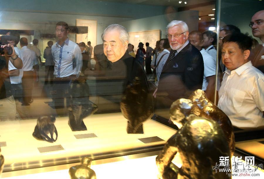 （文化）（2）《守成與騰飛&mdash;&mdash;卡爾多雕塑與范曾繪畫(huà)聯(lián)展》在京開(kāi)幕