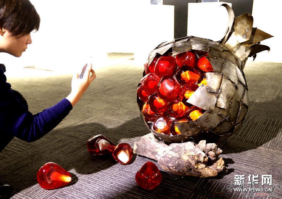 （文化）（2）首屆中國玻璃藝術(shù)雙年展在上海揭幕 