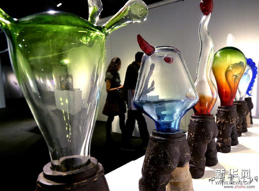 （文化）（3）首屆中國玻璃藝術(shù)雙年展在上海揭幕 
