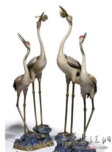 圖為兩對(duì)琺瑯雙鶴香爐