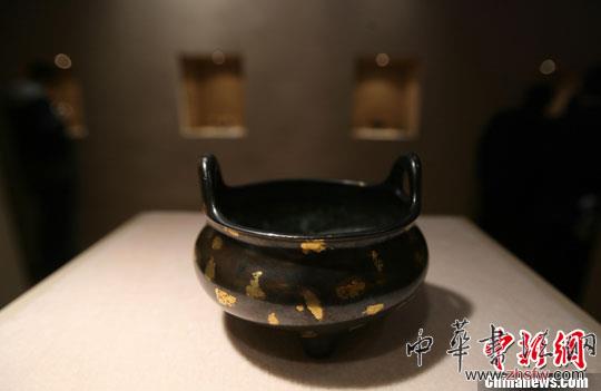 崇禎沖天耳金片三足爐 RMB：15,120,000