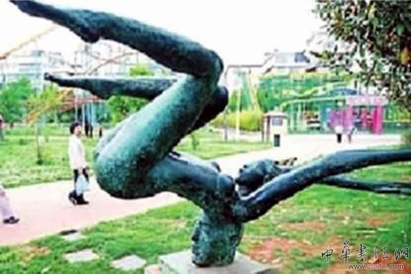 網(wǎng)友票選全國(guó)最丑雕塑 “章子怡沐浴像”上榜