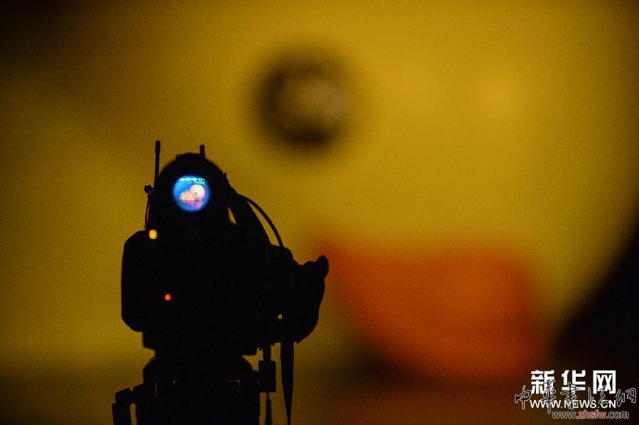 大黃鴨“移居”頤和園 圖 (晚報)(6)大黃鴨“移居”頤和園