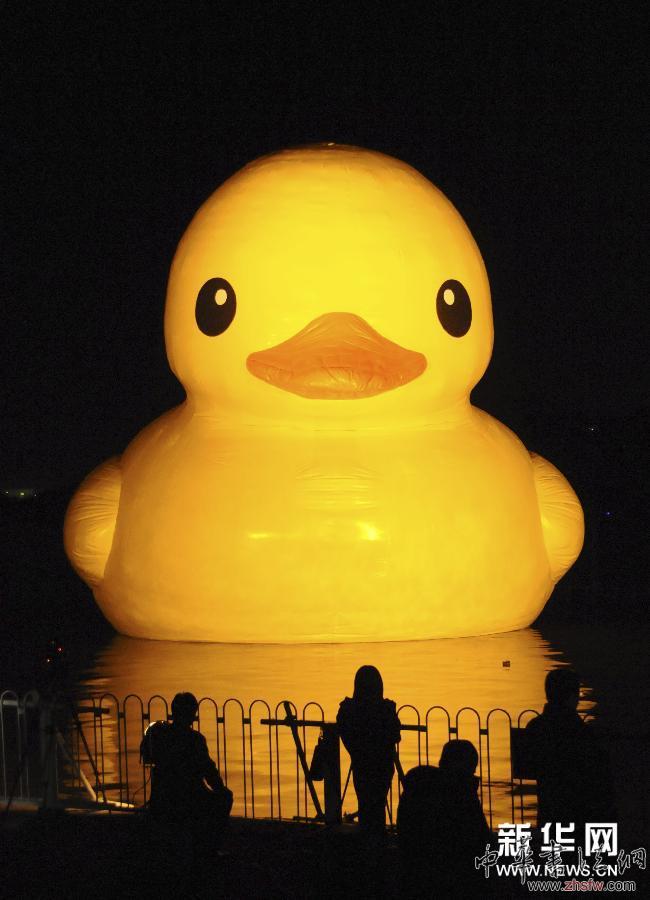 #（晚報(bào)）（7）大黃鴨&ldquo;移居&rdquo;頤和園