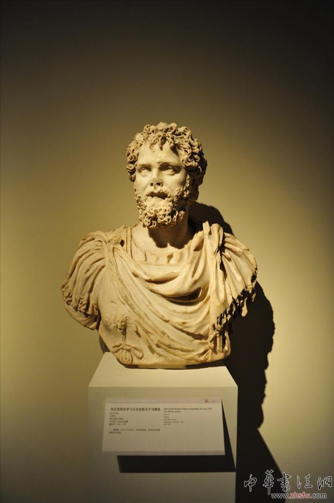 身著戎裝的羅馬皇帝塞維魯半身雕像.