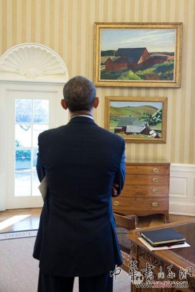 美國(guó)總統(tǒng)奧巴馬正在觀賞霍普的作品