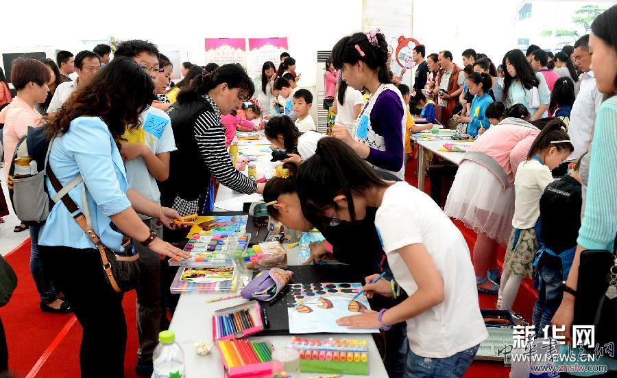 （社會(huì)）（3）青島舉辦首屆少兒繪畫大賽