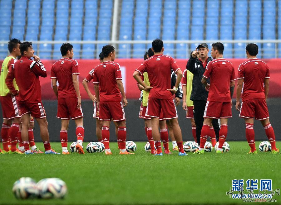 （體育）（3）足球&mdash;&mdash;男足&ldquo;佩家軍&rdquo;明晚首秀