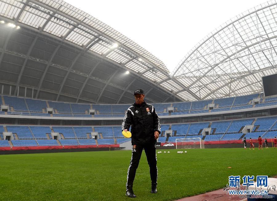 （體育）（1）足球&mdash;&mdash;男足&ldquo;佩家軍&rdquo;明晚首秀