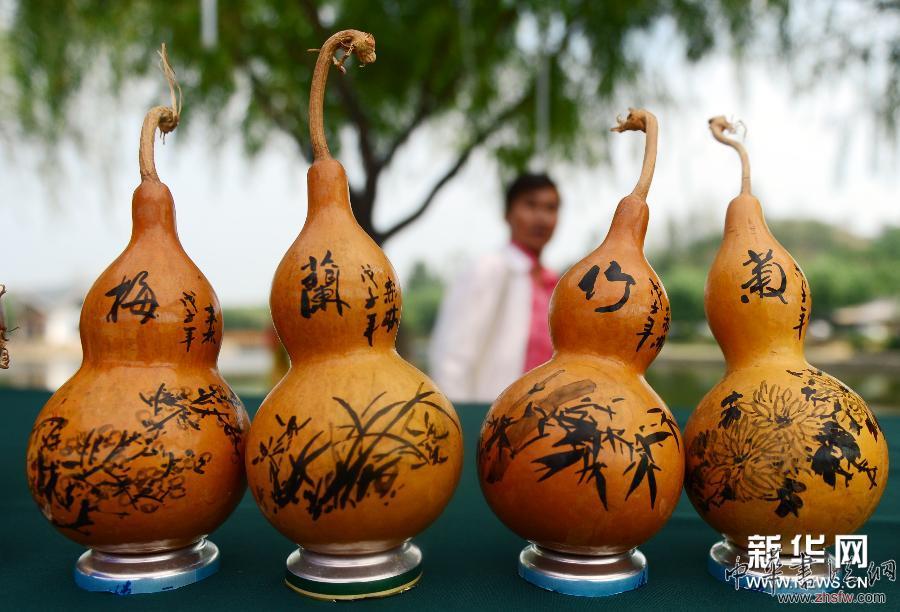 葫蘆工藝品匯聚葫蘆島葫蘆節(jié) 圖 (晚報)(2)葫蘆工藝品匯聚葫蘆島葫蘆節(jié)