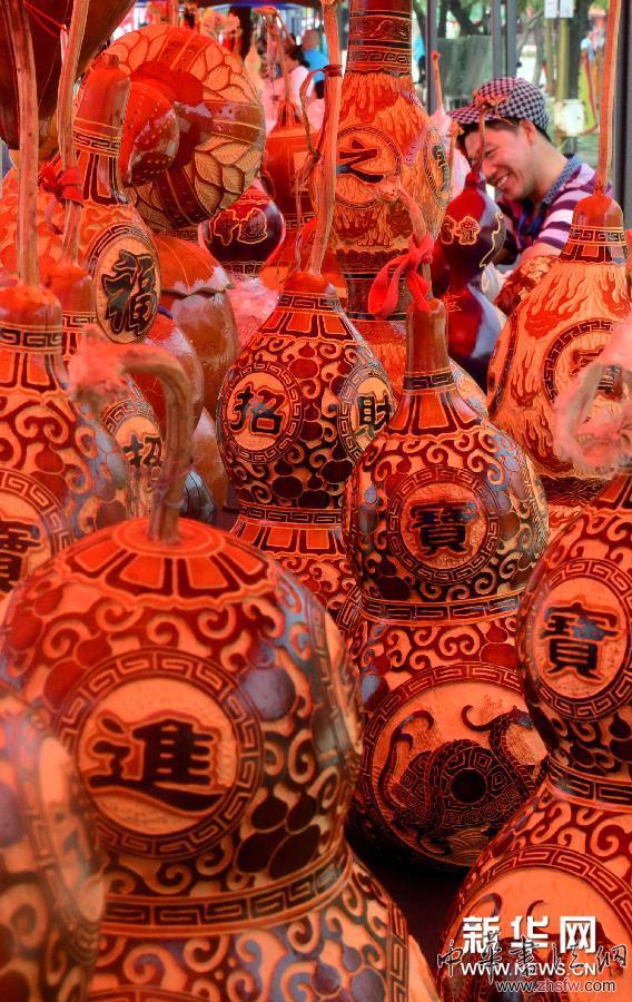 葫蘆工藝品匯聚葫蘆島葫蘆節(jié) 圖 (晚報)(4)葫蘆工藝品匯聚葫蘆島葫蘆節(jié)