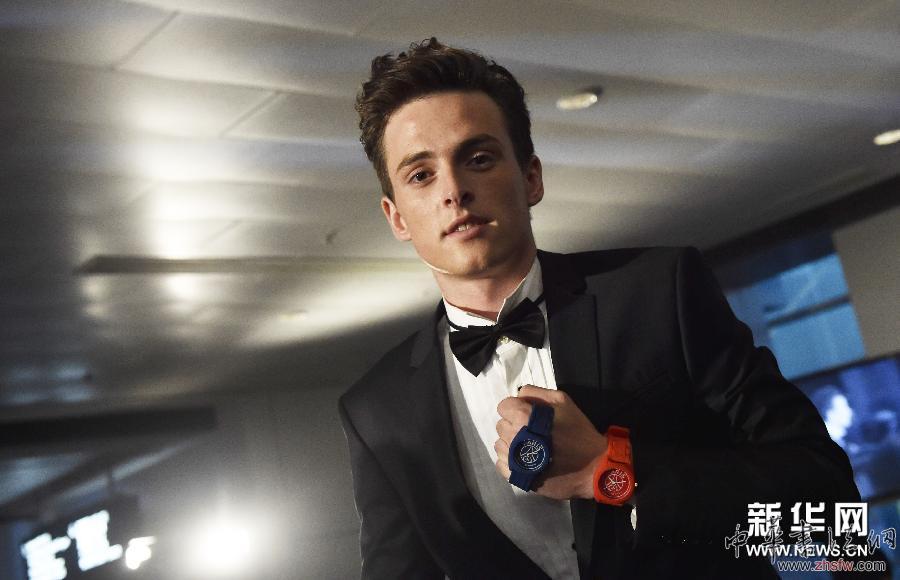 （服務(wù)專線）（1）第33屆香港鐘表展揭幕