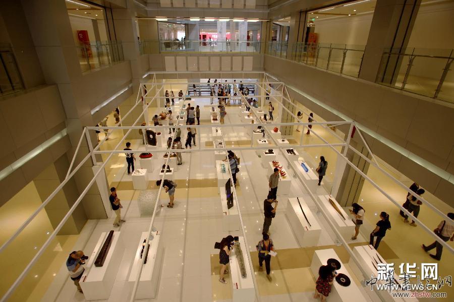 （晚報(bào)）（1）第十二屆全國美展藝術(shù)設(shè)計(jì)展在西安開幕