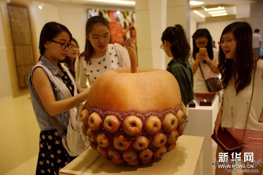 （晚報(bào)）（2）第十二屆全國美展藝術(shù)設(shè)計(jì)展在西安開幕