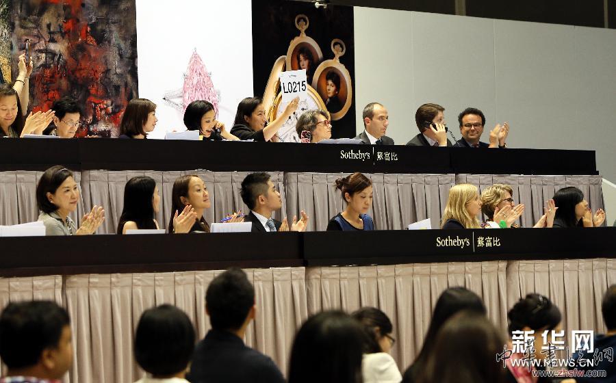 8.41克拉無(wú)瑕鮮彩紫粉紅鉆在香港蘇富比秋拍中拍出逾1.37億港元高價(jià) (XHDW)(2)8.41克拉無(wú)暇鮮彩紫粉紅鉆在香港蘇富比秋拍中拍出逾1.37億港元高價(jià)